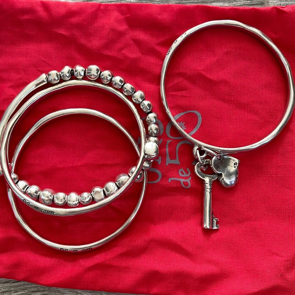 Uno de 50 bangles